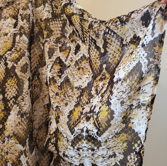 Ladies sheer assymetrical tunic- - Picture 4 of 5